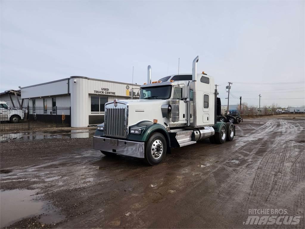 Kenworth W900L Trekkers