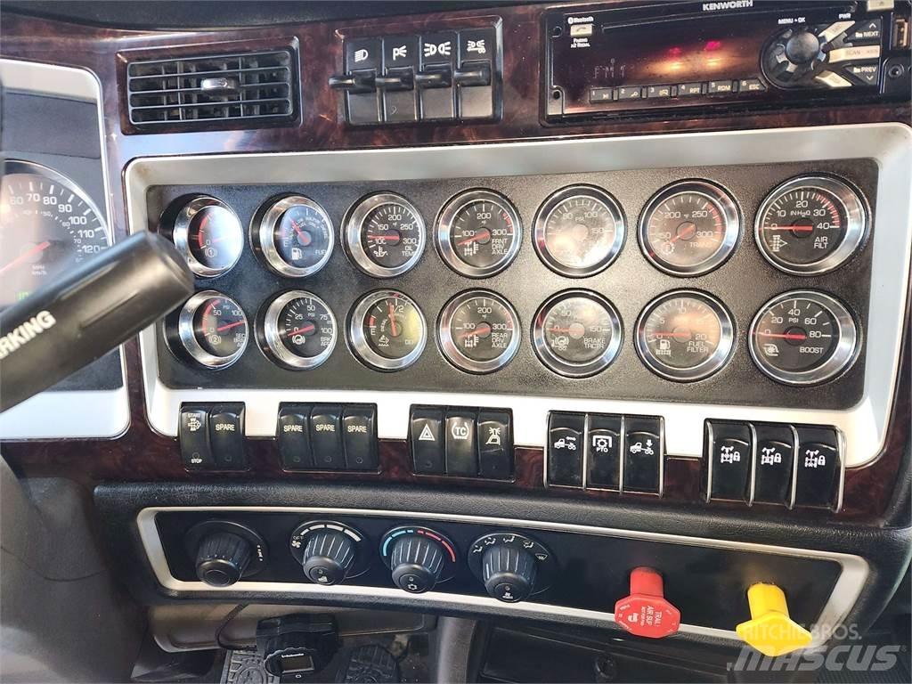 Kenworth W900L Trekkers