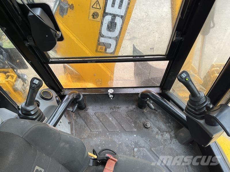 JCB 3CX Compact Rupsgraafmachines