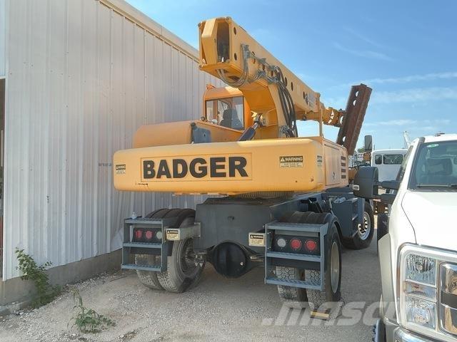 Badger 470TM Wielgraafmachines