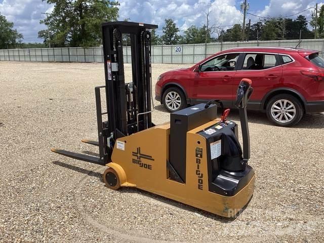 Big Joe CB-22 Zelfrijdende stapelaars