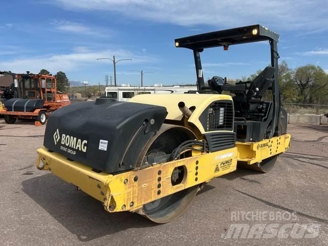 Bomag BW266AD Bandenwalsen