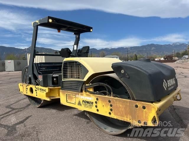 Bomag BW266AD Bandenwalsen