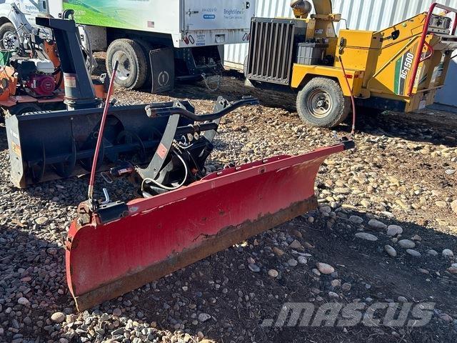 Boss  Sneeuwschuivers en -ploegen