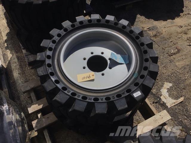  Camso SKS792S Banden, wielen en velgen