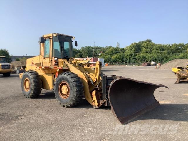 CASE 621B Wielladers