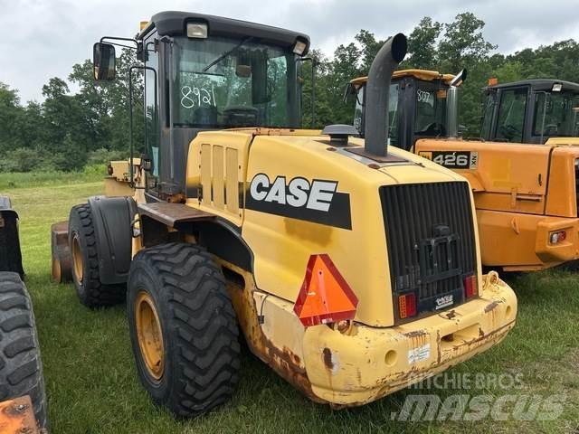 CASE 621E Wielladers