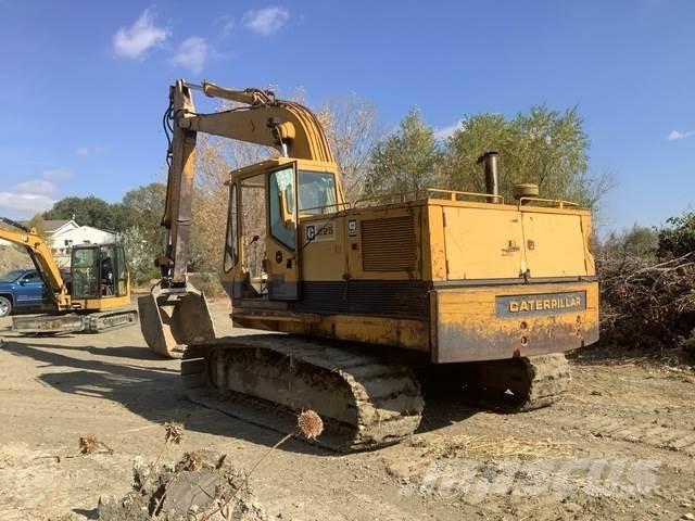CAT 225 Rupsgraafmachines