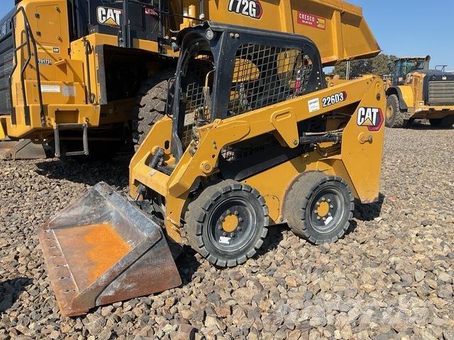 CAT 226D3 Schrankladers