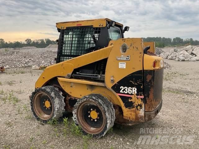 CAT 236B Schrankladers