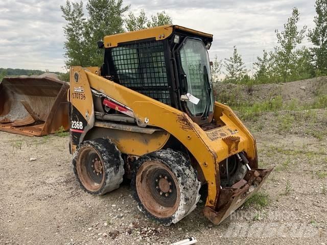 CAT 236B Schrankladers