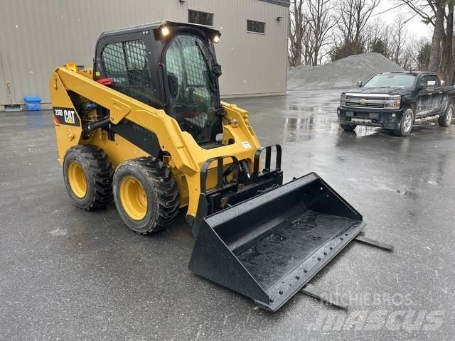 CAT 236D Schrankladers