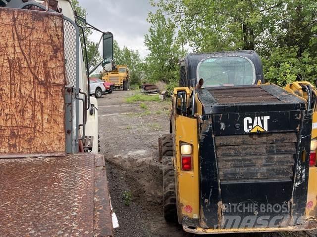 CAT 236D Schrankladers