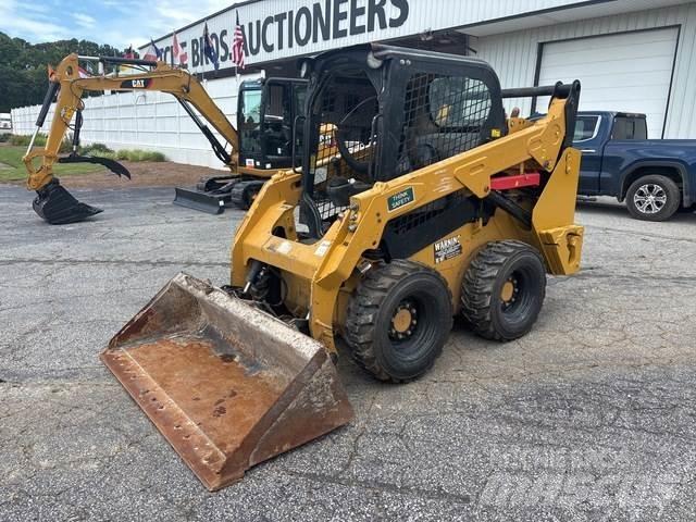 CAT 242D Schrankladers