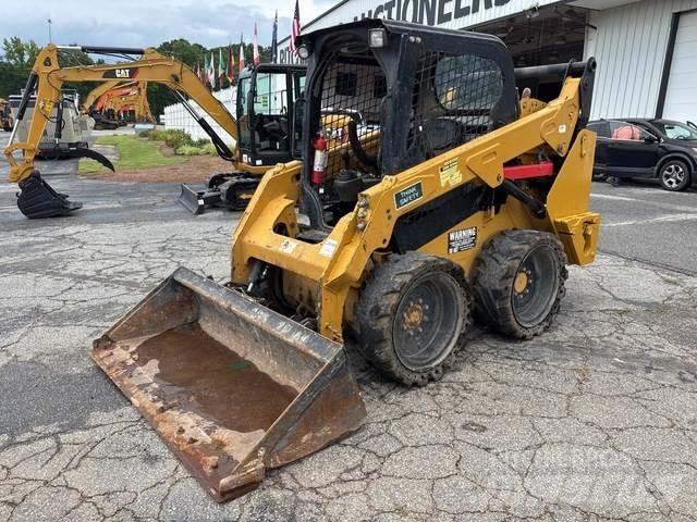 CAT 242D Schrankladers