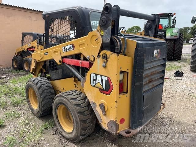 CAT 242D3 Schrankladers