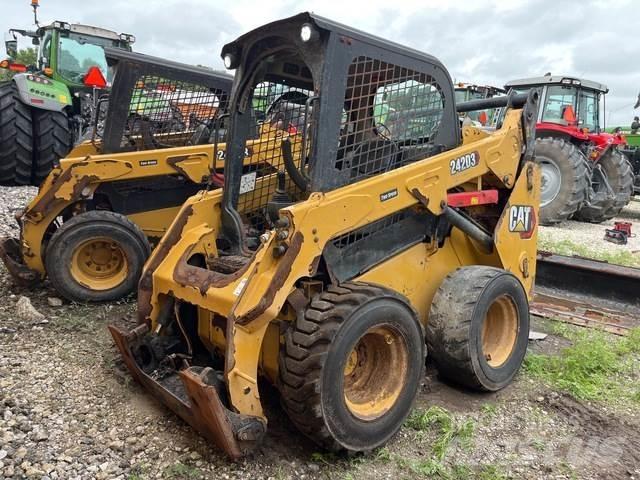 CAT 242D3 Schrankladers