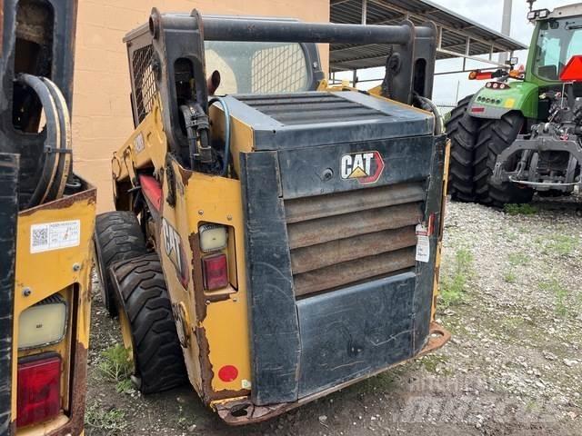 CAT 242D3 Schrankladers