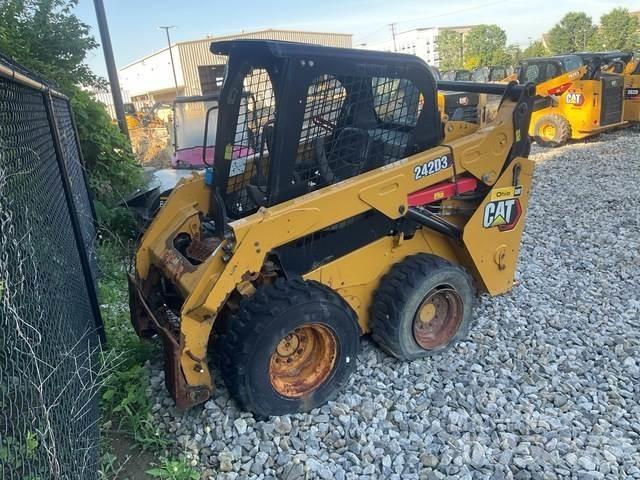 CAT 242D3 Schrankladers