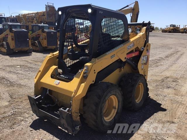 CAT 242D3 Schrankladers