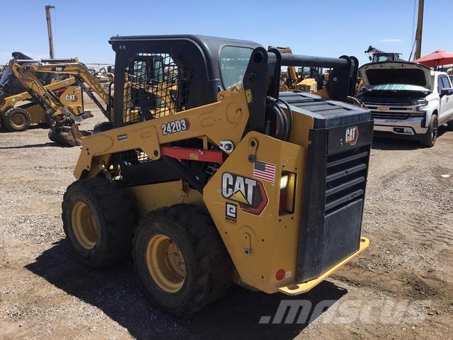 CAT 242D3 Schrankladers