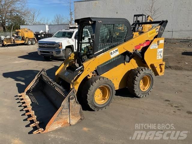 CAT 272D2 Schrankladers