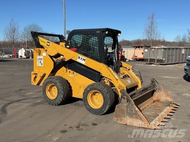 CAT 272D2 Schrankladers