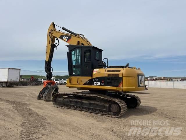 CAT 320DFM Houtklover
