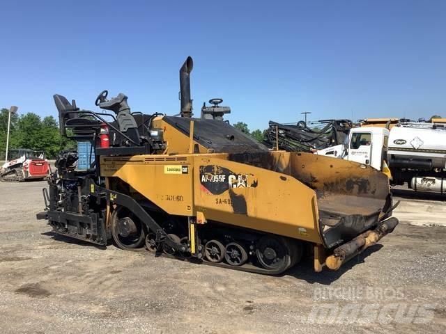 CAT AP1055F Asfaltafwerkmachines