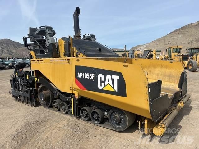 CAT AP1055F Asfaltafwerkmachines