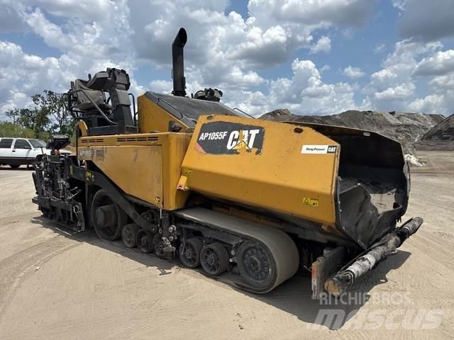 CAT AP1055F Asfaltafwerkmachines
