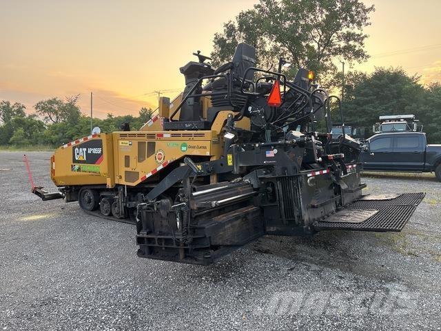 CAT AP1055F Asfaltafwerkmachines