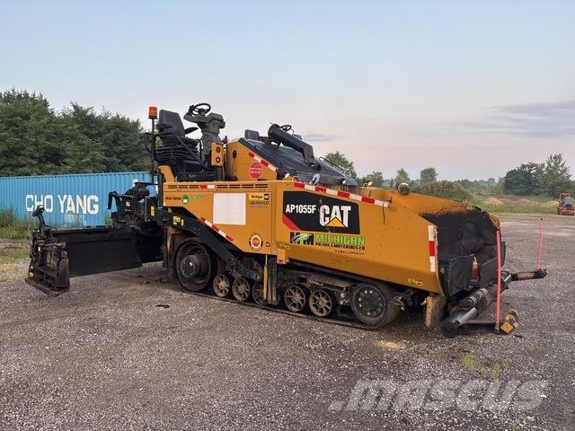 CAT AP1055F Asfaltafwerkmachines