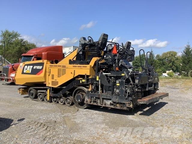 CAT AP1055F Asfaltafwerkmachines