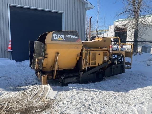 CAT AP255E Asfaltafwerkmachines
