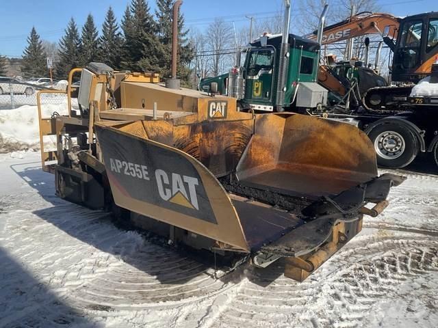 CAT AP255E Asfaltafwerkmachines
