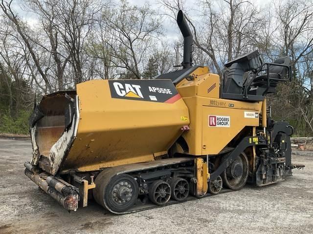 CAT AP555E Asfaltafwerkmachines