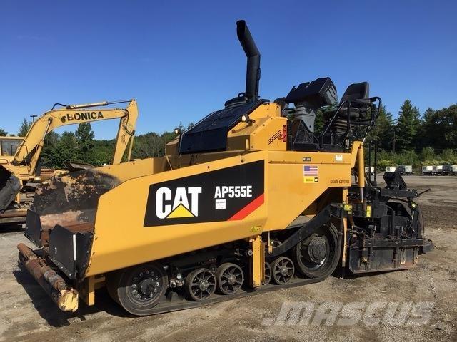 CAT AP555E Asfaltafwerkmachines