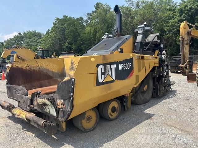 CAT AP600F Asfaltafwerkmachines