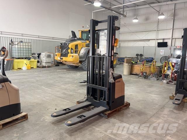 Crown ES 4000 Zelfrijdende stapelaars