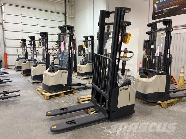 Crown ES 4000 Zelfrijdende stapelaars