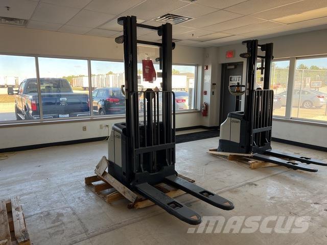 Crown ES 4000 Zelfrijdende stapelaars