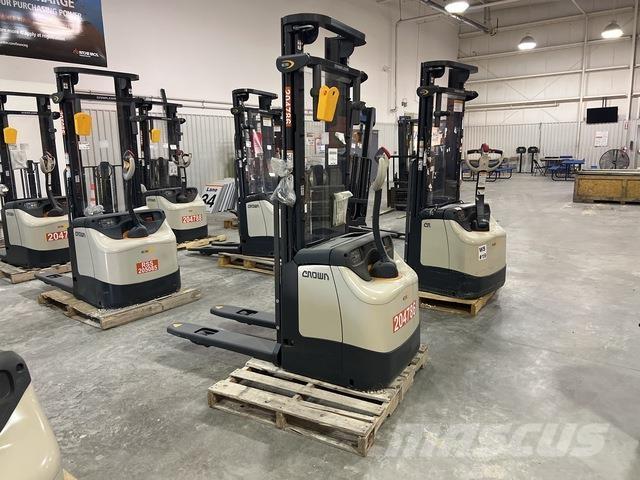 Crown ES 4000 Zelfrijdende stapelaars