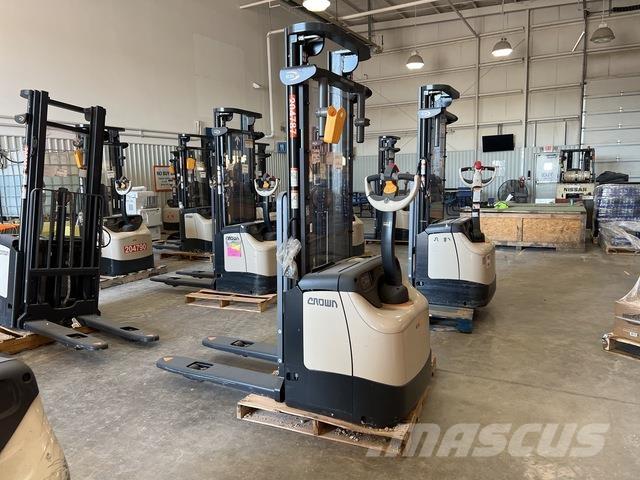 Crown ES 4000 Zelfrijdende stapelaars