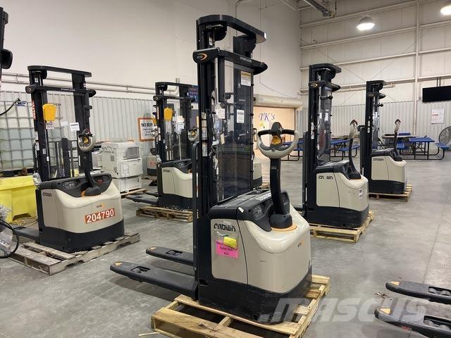 Crown ES 4000 Zelfrijdende stapelaars