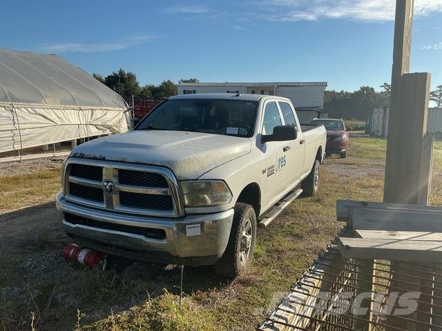 Dodge 2500 Bestelwagens met open laadbak