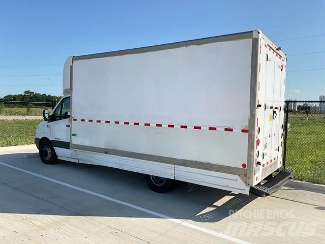 Dodge 3500 Bakwagens met gesloten opbouw