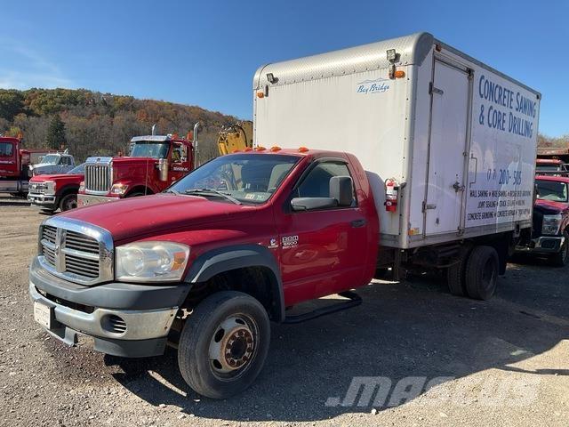 Dodge 5500 Bakwagens met gesloten opbouw