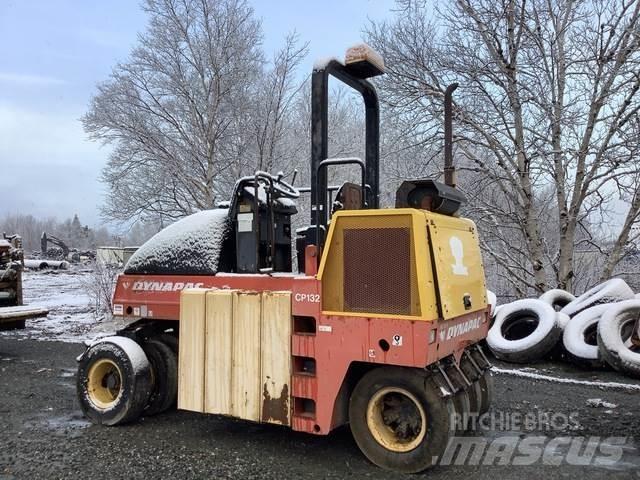 Dynapac CP132 Bandenwalsen