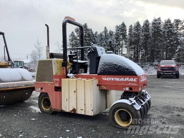Dynapac CP132 Bandenwalsen